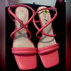 Brand NEW never worn coral heels! Size 9 brand unisa
